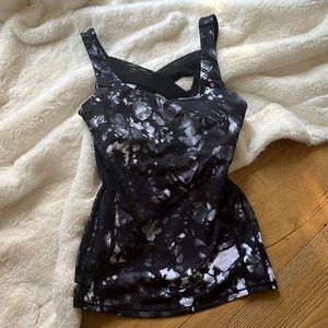 ✨Cute Lululemon Tank✨